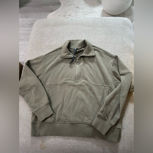 Vuori Olive Green Half-Zip Women's Top - Picture 4 of 6